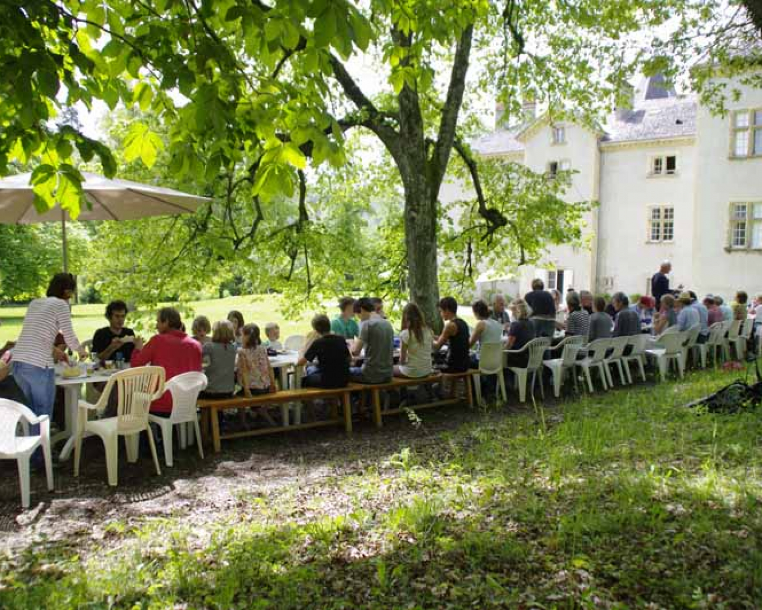 Prendre ses repas au château de Saint Bonnet de Valclérieux